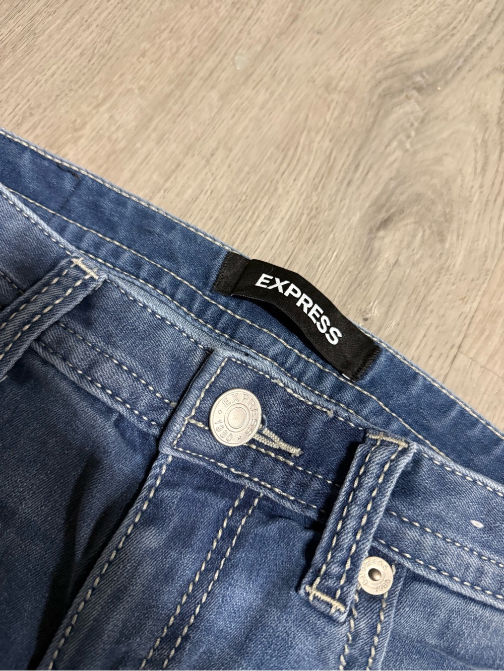 •EXPRESS• LOW RISE LEGGING JEANS - Picture 6 of 7